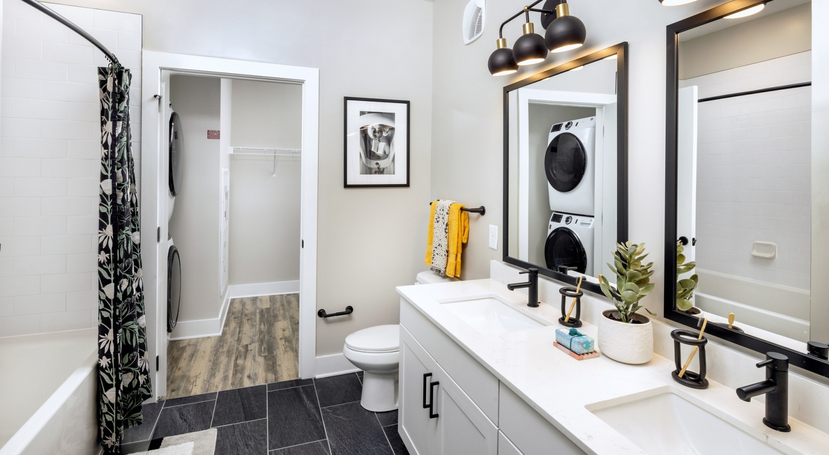 Broadstone Pullman Bathroom